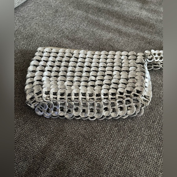♻️ Unique re-purposed can tab clutch - gently used - small w wristlet + zipper - Picture 2 of 3